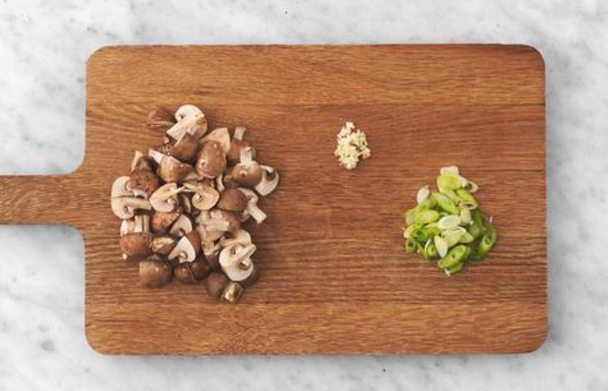 a) While the beef and bacon cook, peel and grate the garlic (or use a garlic press). b) Quarter the mushrooms. c) Trim and thinly slice the spring onion.