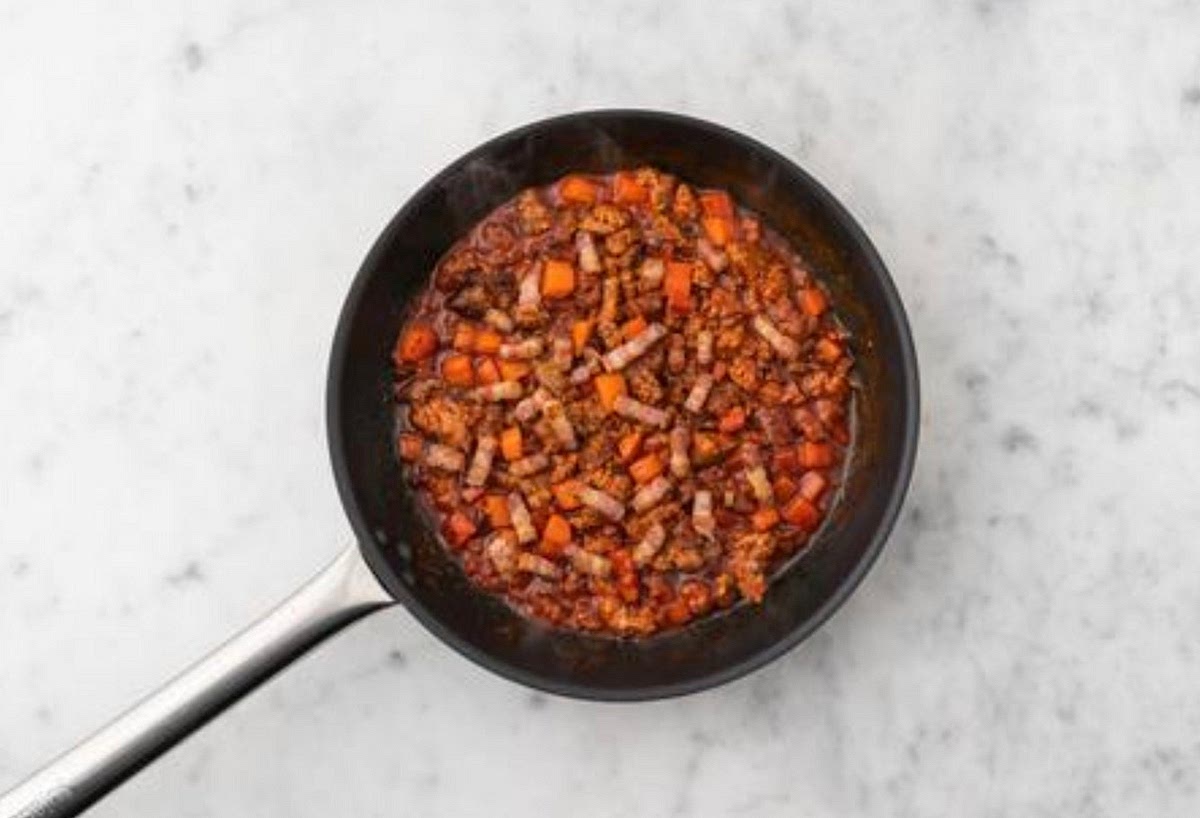 Once browned, add half the garlic to the mince and
cook for 1 min. Stir in the passata, red wine stock paste and sugar (see pantry for amount). Lower the heat and simmer until thickened, 4-5 mins.