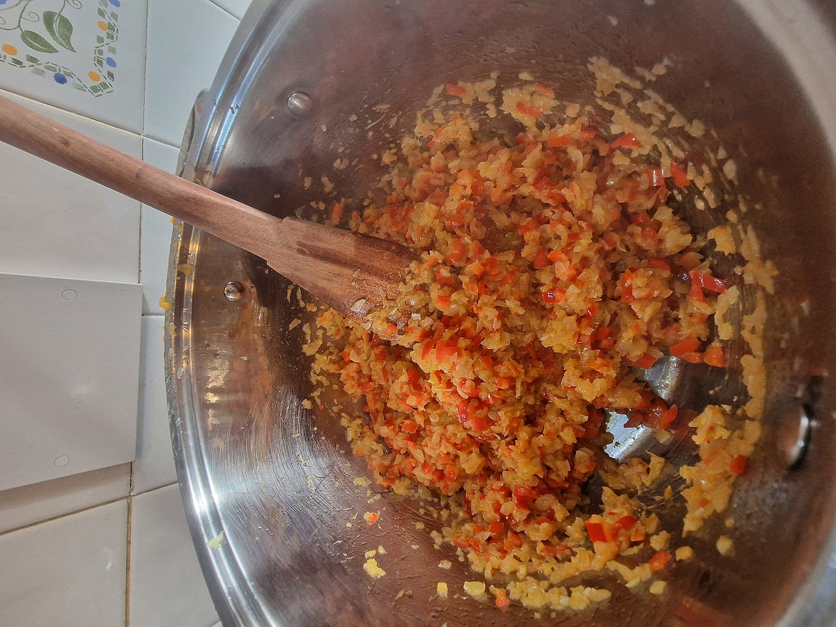 Once your onion smells through the whole house and is nice and brown (but not burned!) you can add the garlic, fry it with the onion for about a minute or two and finally you can add your diced paprika. Here, if you're still on the lowest heat you can easily keep frying everything together for another 5 to 10 minutes to make sure it's all nice and soft.