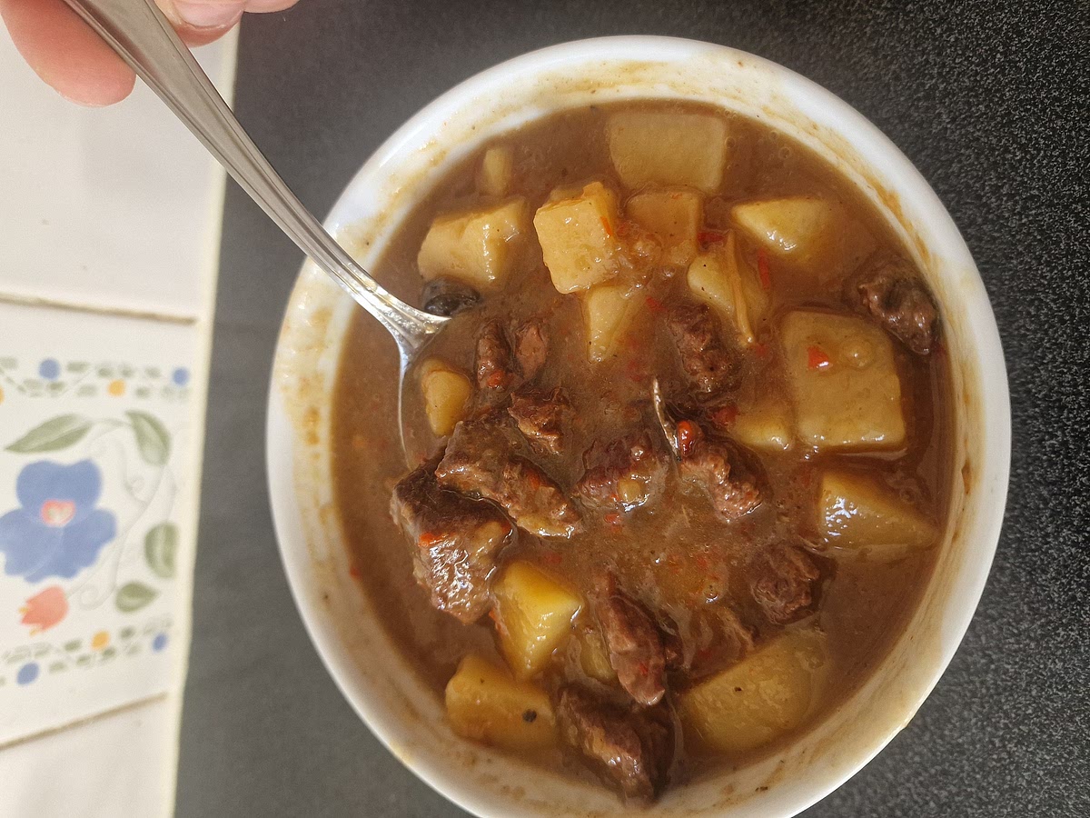 Finishing: once your meat is nice and soft, you can add the potatoes cut in cubes and cook it for another 30 min until the potato is soft. Here, if you want it to be thicker, grate one or two potatoes into total mush and add it with the rest of the potatoes. The starch in the potatoes will thicken the soup almost instantly so you can keep added the potato mush until you have your desired consistency. Once everything is done and cooked, switch it off, get a handful of dried majoram and add it into the soup. I recommend crushing it with your hands so that it breaks into much smaller particles and releases more aroma. And that's it, you're done! Serve with bread.