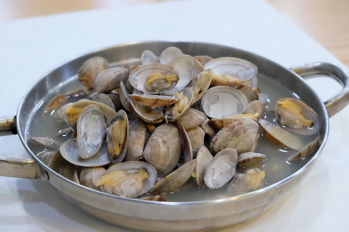 Bring to a boil, and simmer with the fresh clams until they open