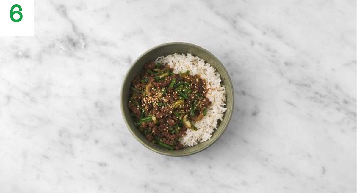 Share the jasmine rice between your bowls.
Top with the sweet and sticky beef.
Sprinkle over the sesame seeds to finish.