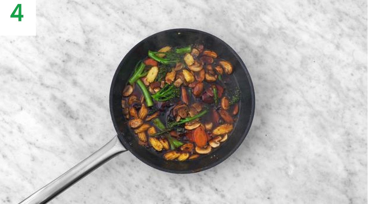 Once the mushrooms have browned, add the garlic and fry, 30 secs.
Add the bulgogi sauce, soy sauce and water for the sauce.
Bring to the boil and simmer, 30 secs.