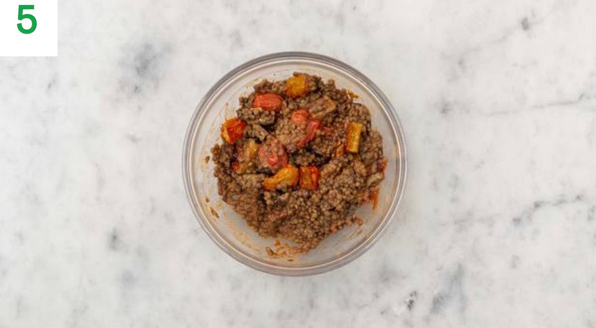 In a large bowl, combine the balsamic glaze, sun- dried tomato paste, sugar and olive oil for the dressing. Season with salt and pepper.
When ready, add the lentils, roasted aubergine and tomatoes to the dressing and toss to coat.
Allow to sit for 1 min to absorb the flavours.