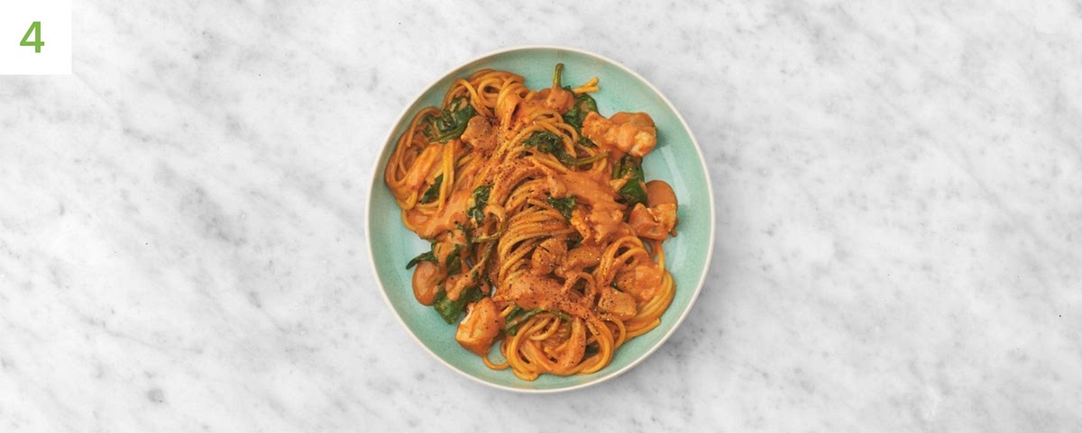 Once the pasta is cooked, drain and add to the sauce. Toss together coat.
Share the pasta between your bowls.