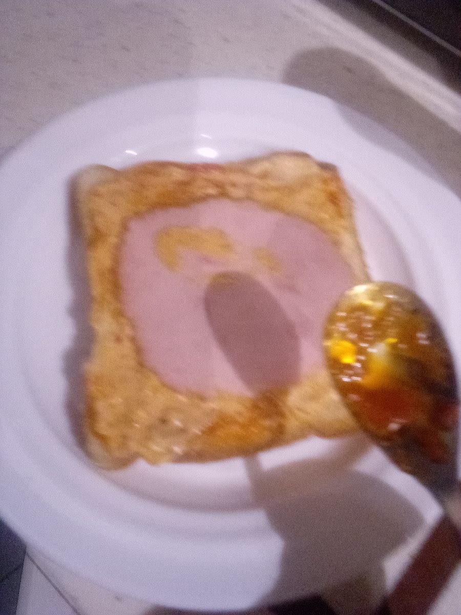 Add smoked turkey and/or cheese slice.
I didn't have cheddar at the moment, just Gouda slices, so I tried the ham. It's my dad that fries Gouda occasionally and I can't touch the stove so yeah. π§π₯©