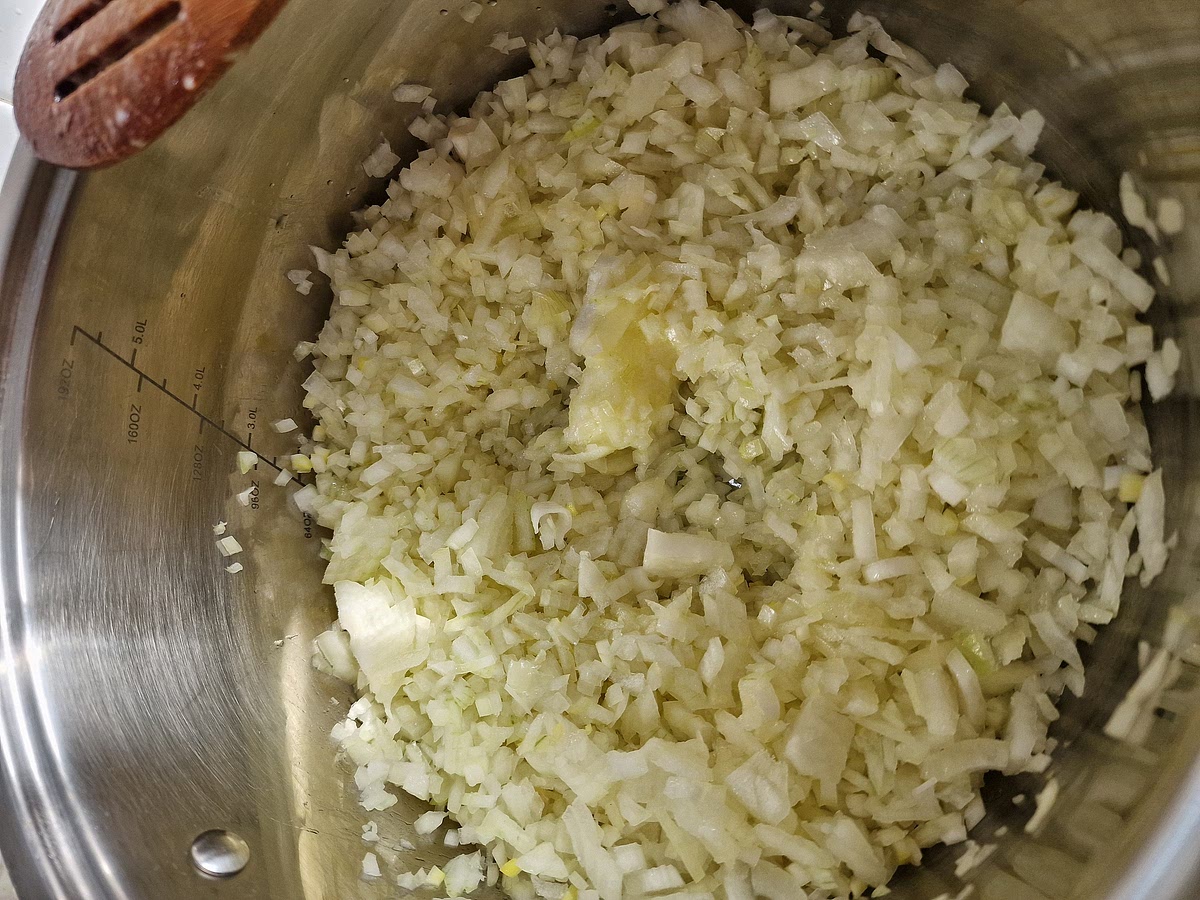Start your bolognese sauce by dicing your onion, then put it in the pot and start frying it on low heat, you can add some butter as well as a fat of your choice - I chose pork lard as that's what I had available when making this recipe. I like to add a pinch of salt into the onion to help it break down faster. The amounts are informational, the thicker you want it the more onion you need.