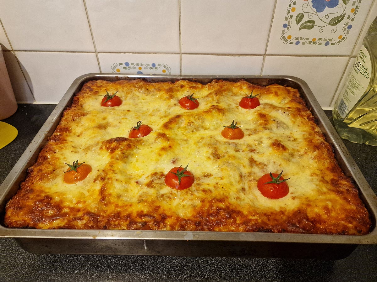 And lastly, pre heated oven (mine is gas so I'm not too sure) to between 180-200°C and let it bake for around 45 min. You do need to keep an eye on it and take it out once your top layer of cheese starts getting brown. Don't burn your cheese! Mine nearly burned when I was making this recipe :D Careful!