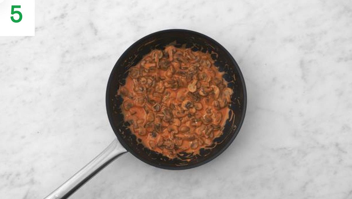 When the mushrooms have browned, lower the heat and stir in the crème fraiche, Gochujang and honey.
Simmer until slightly thickened, 2-3 mins.
Season with salt and pepper.