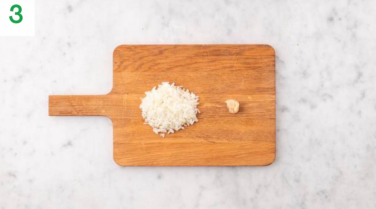 Meanwhile, halve, peel and chop the onion into small pieces.
Peel and grate the garlic (or use a garlic press).