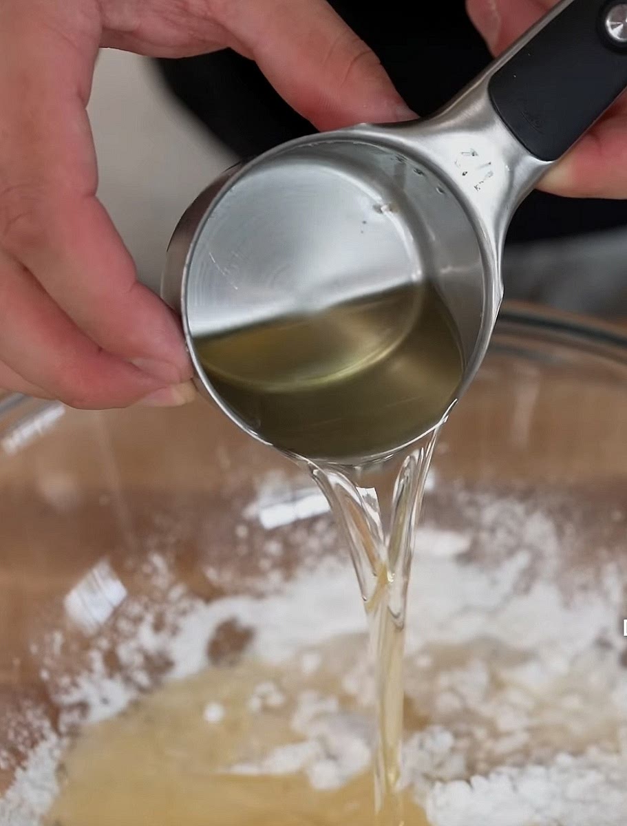 Combine in a bowl : 2/3 cup Cornstarch , 2 tsp flour , Half tbsp Baking powder , 3 tsp Water , Half cup Oil and 3 Egg whites and mix it with a whisk till smooth