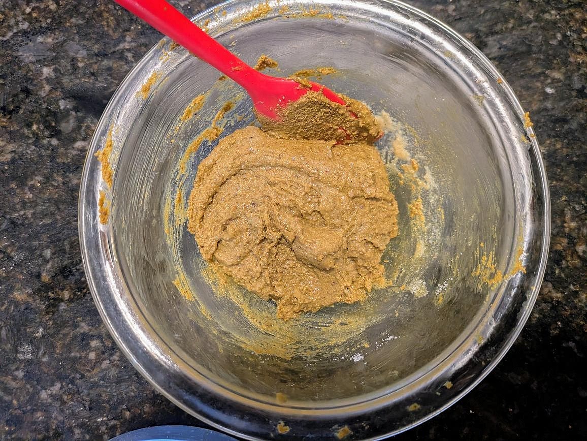 In a medium bowl, mix together pistachio butter, tahini, and granulated monk fruit. Set aside