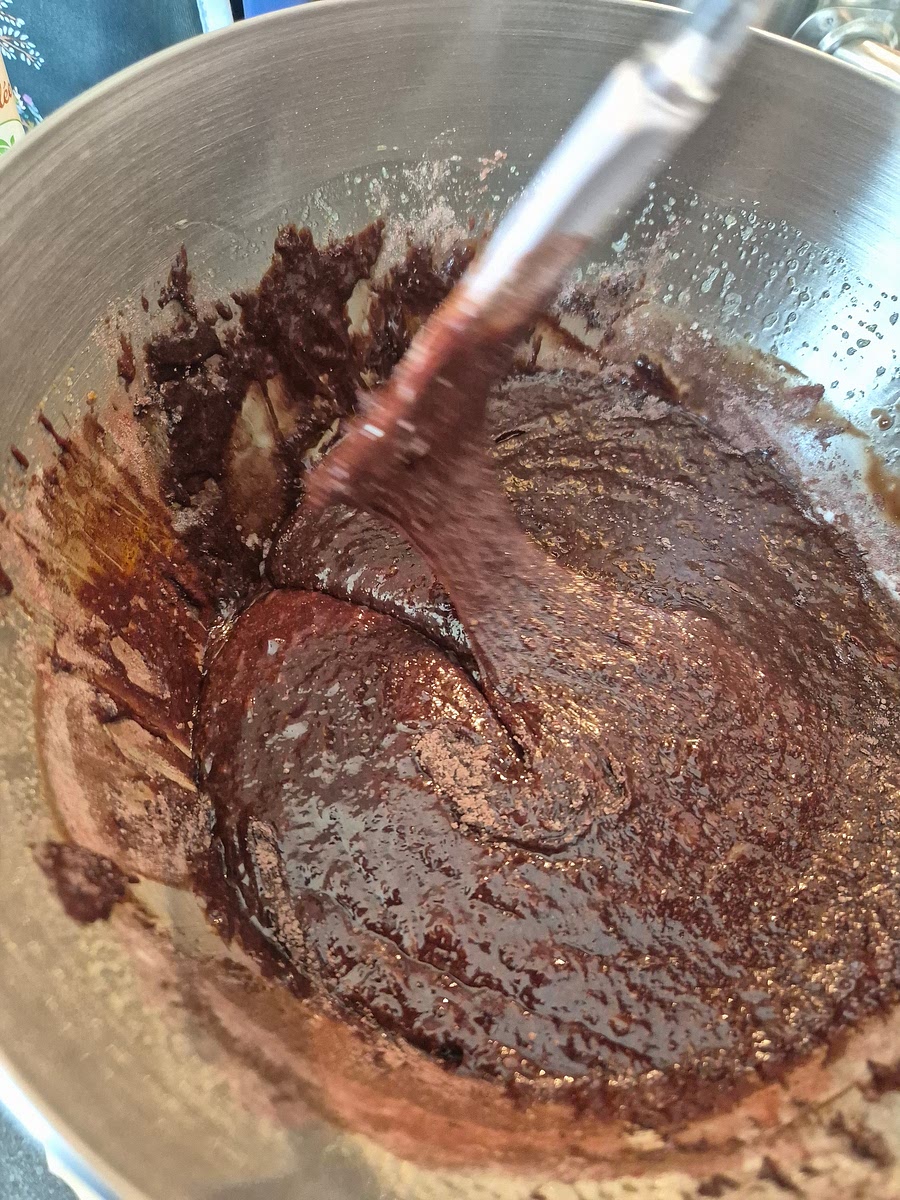 Fold in the walnuts.