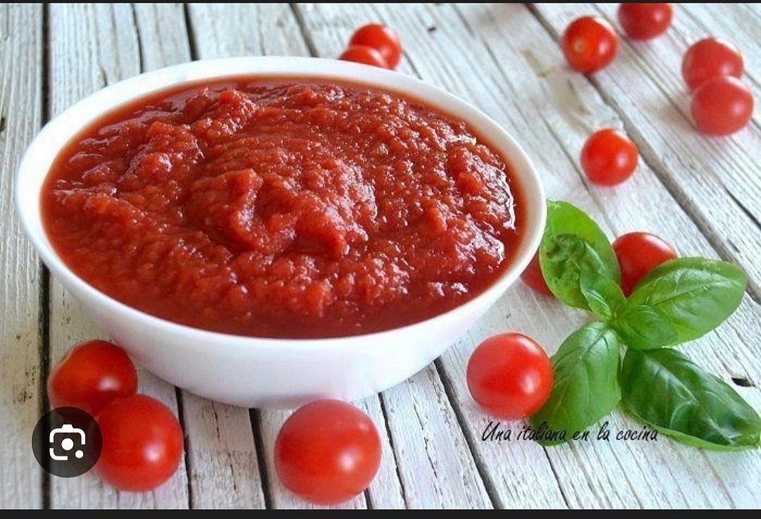 Despues Esparce la Salsa de Tomate sobre la Tortilla