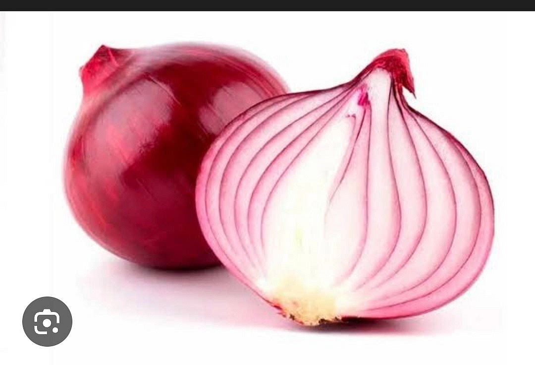 Una Cebolla Cortada en Media Luna