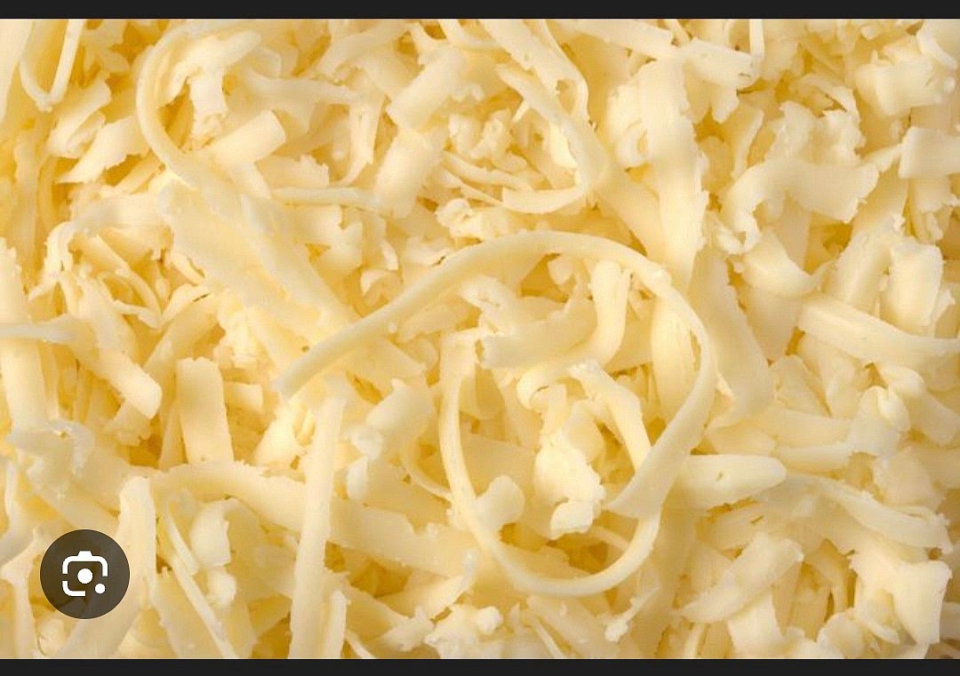 Y Agrega Queso Mozzarella y Esparcelo Bien