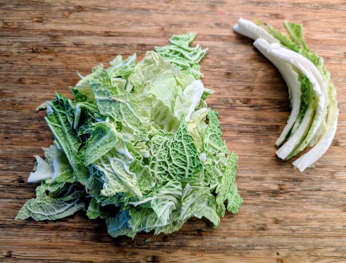 Remove and discard the central ribs from the savoy cabbage leaves (or use them in other recipe). Tear up the leaves with your hands.