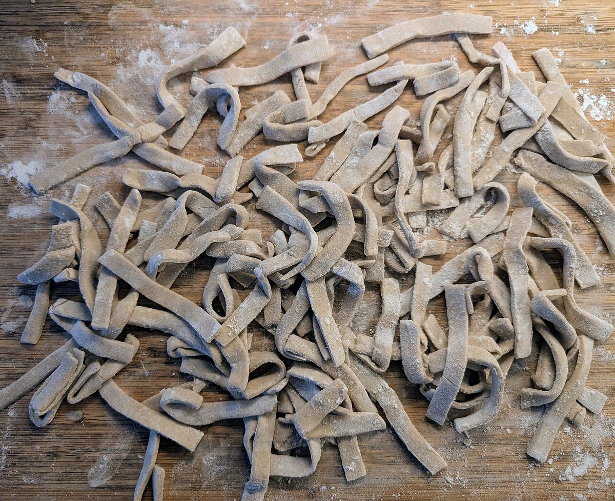 Separate any pizzoccheri that stuck together while cutting, and until cooking keep them all well floured, on a flat surface, to prevent them sticking to each other.