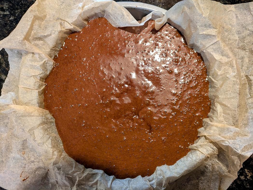 Evenly divide the batter between the 2 pans, about 695 g each