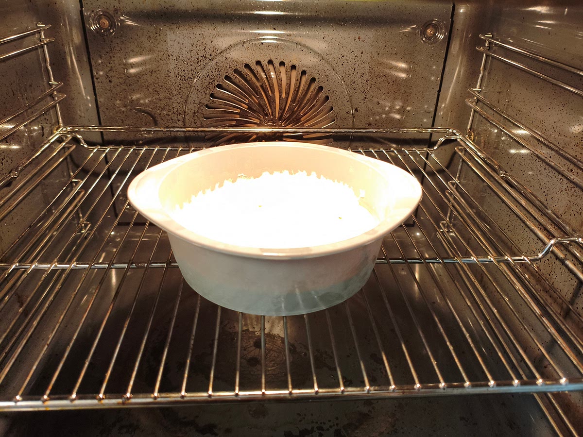 Ei mit Zucker zu Schaum schlagen. Langsam weiche Margarine einrühren. Danach die restlichen Zutaten nach und nach langsam unterrühren. Kleine Kuchenform mit Öl einsprühen, Teig hinein geben und bei 170 °C Umluft für 30 Minuten in den Backofen. Ggf. Abdecken. Stäbchenprobe machen.