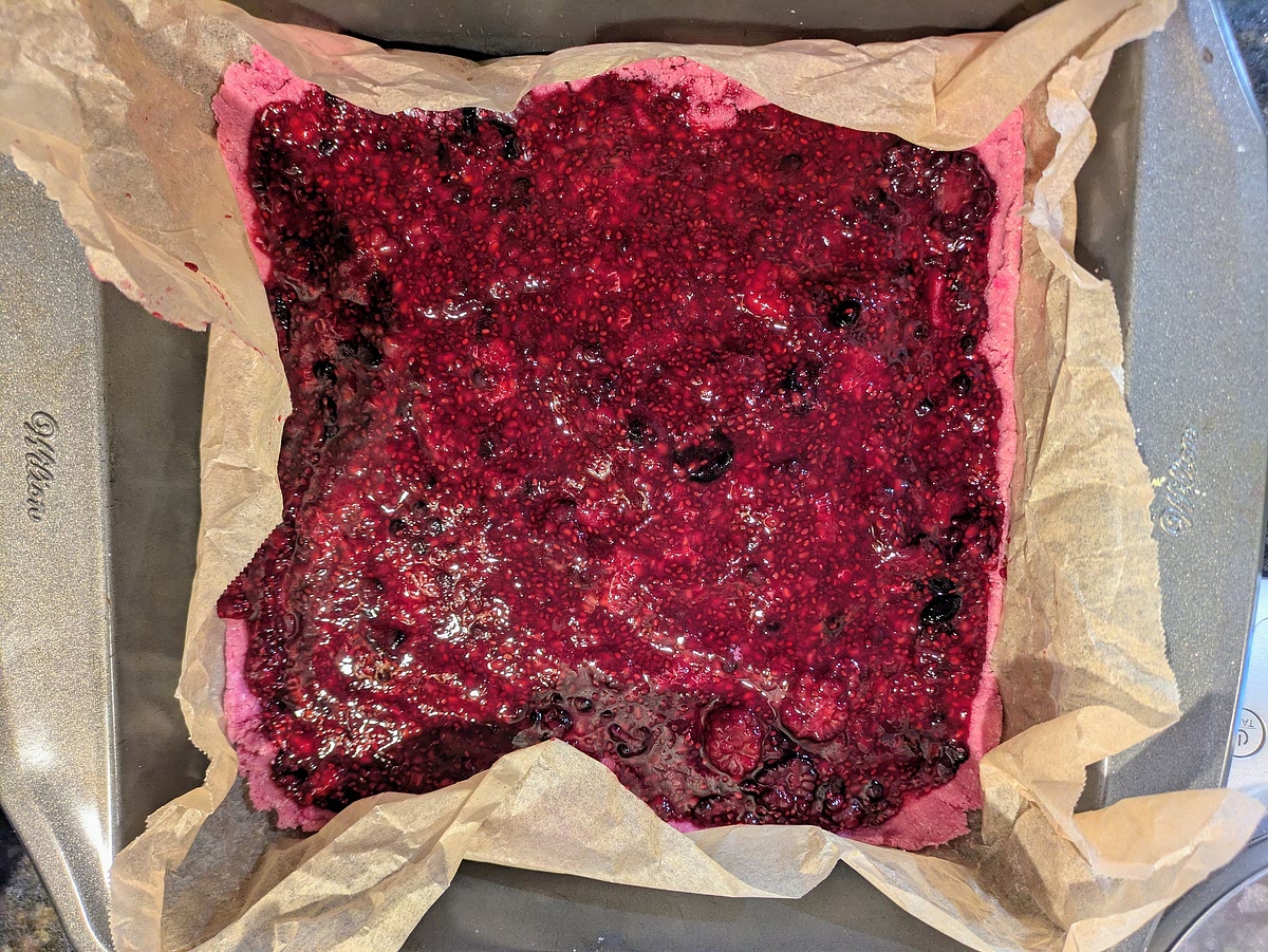 Spread half your jam (about 200 g) on top of the red layer