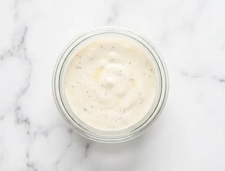 While fideuà cooks, in a small bowl, combine mayonnaise, remaining garlic powder, a squeeze of lemon juice(big squeeze for 4 servings), salt, and pepper. Set aside until ready to serve.