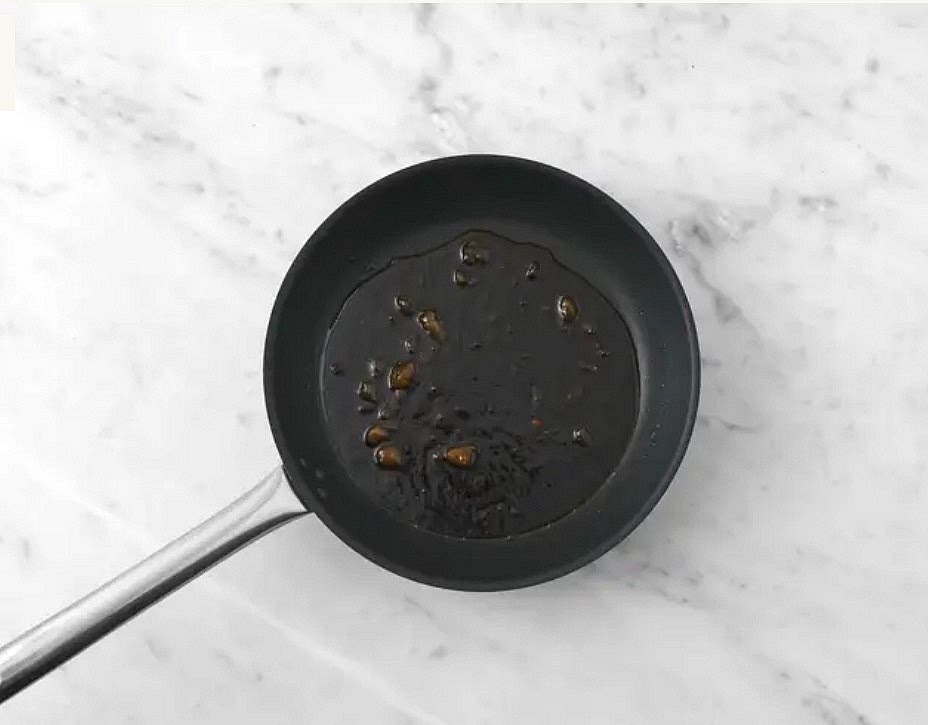 Reheat the same pan (from step 2) over medium.
When hot, add soy sauce, mango chutney and 2 tbsp (4 tbsp) water. Season with pepper and stir to combine.
Remove the pan from heat.