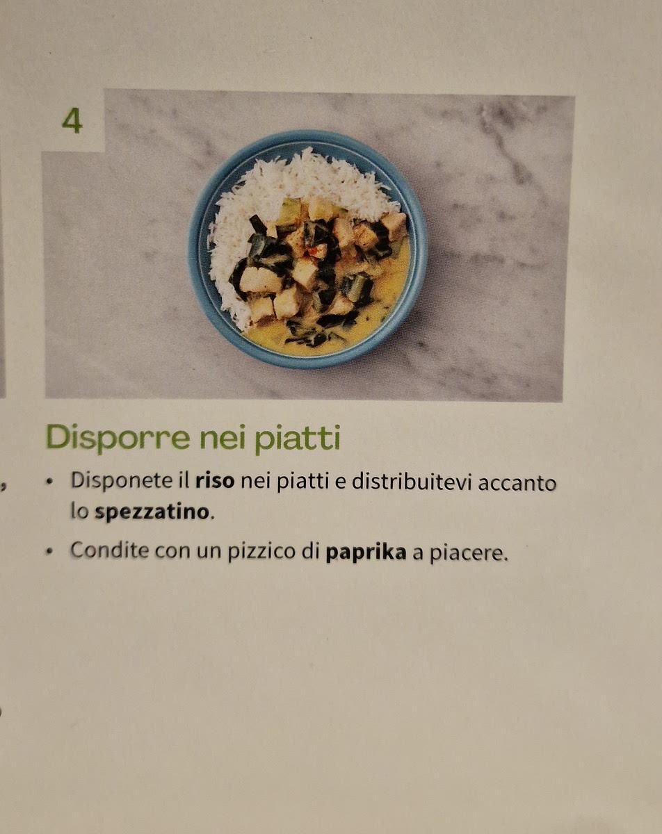 4 Disporre nei piatti .
Disponete il riso nei piatti e distribuitevi accanto
lo spezzatino. .
Condite con un pizzico di paprika a piacere.