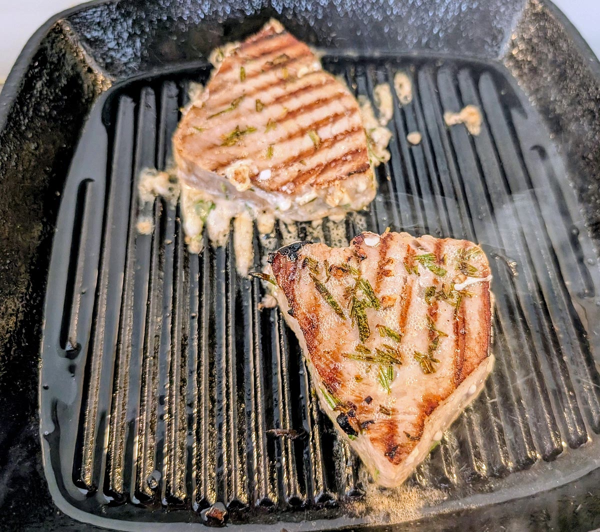 Flip and cook the fish on the other side for 1 1/2 minutes.