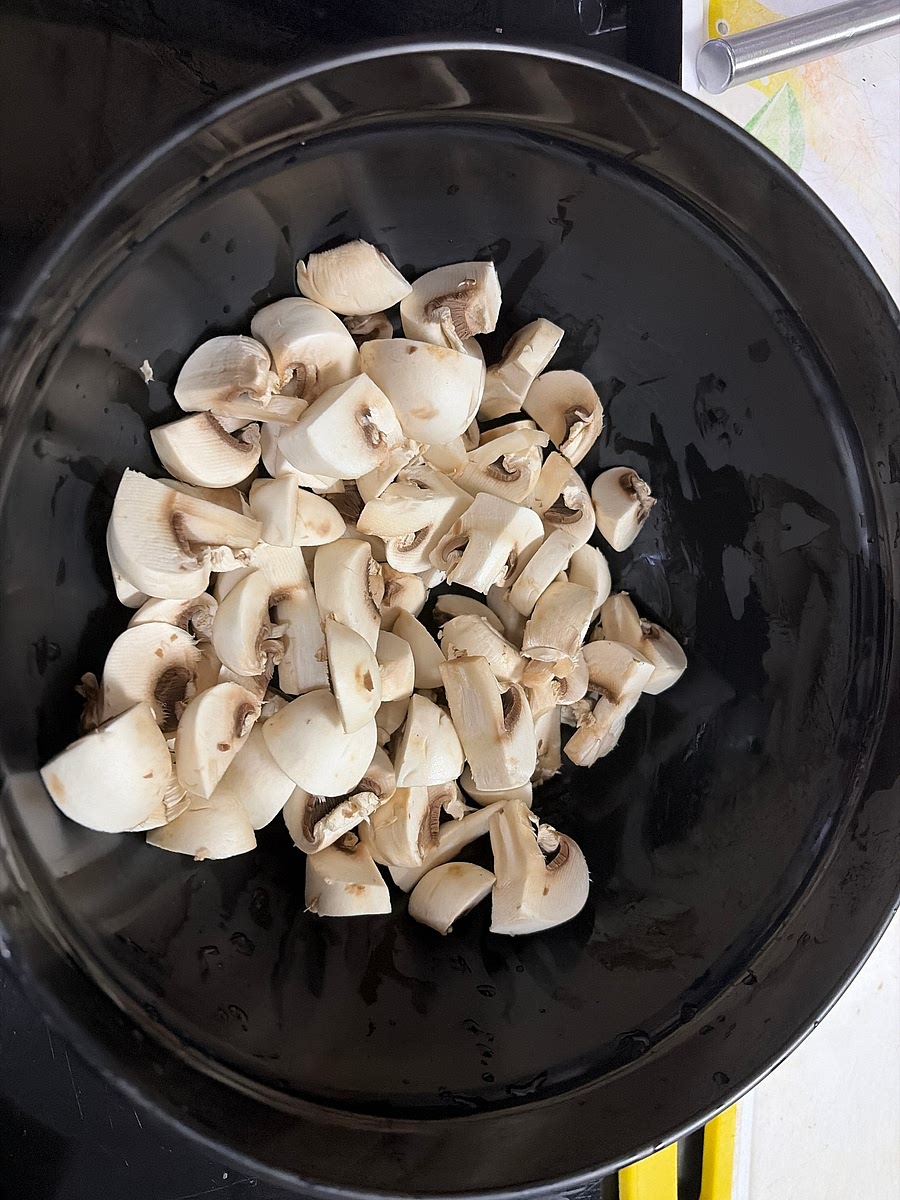 Cut mushrooms in 4s or 6s