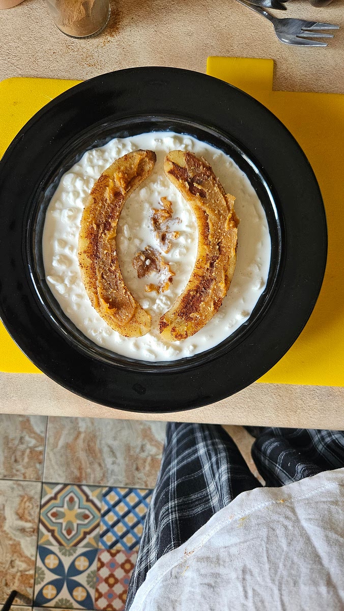 Layer them on cottage cheese and add peanut butter.