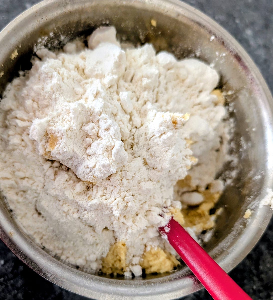 Put the paste in a bowl add the flour and mix it in well with a spatula until all flour is integrated and you have a dough. I used the pan in which I cooked the chickpeas, instead of a bowl, to minimise washing.