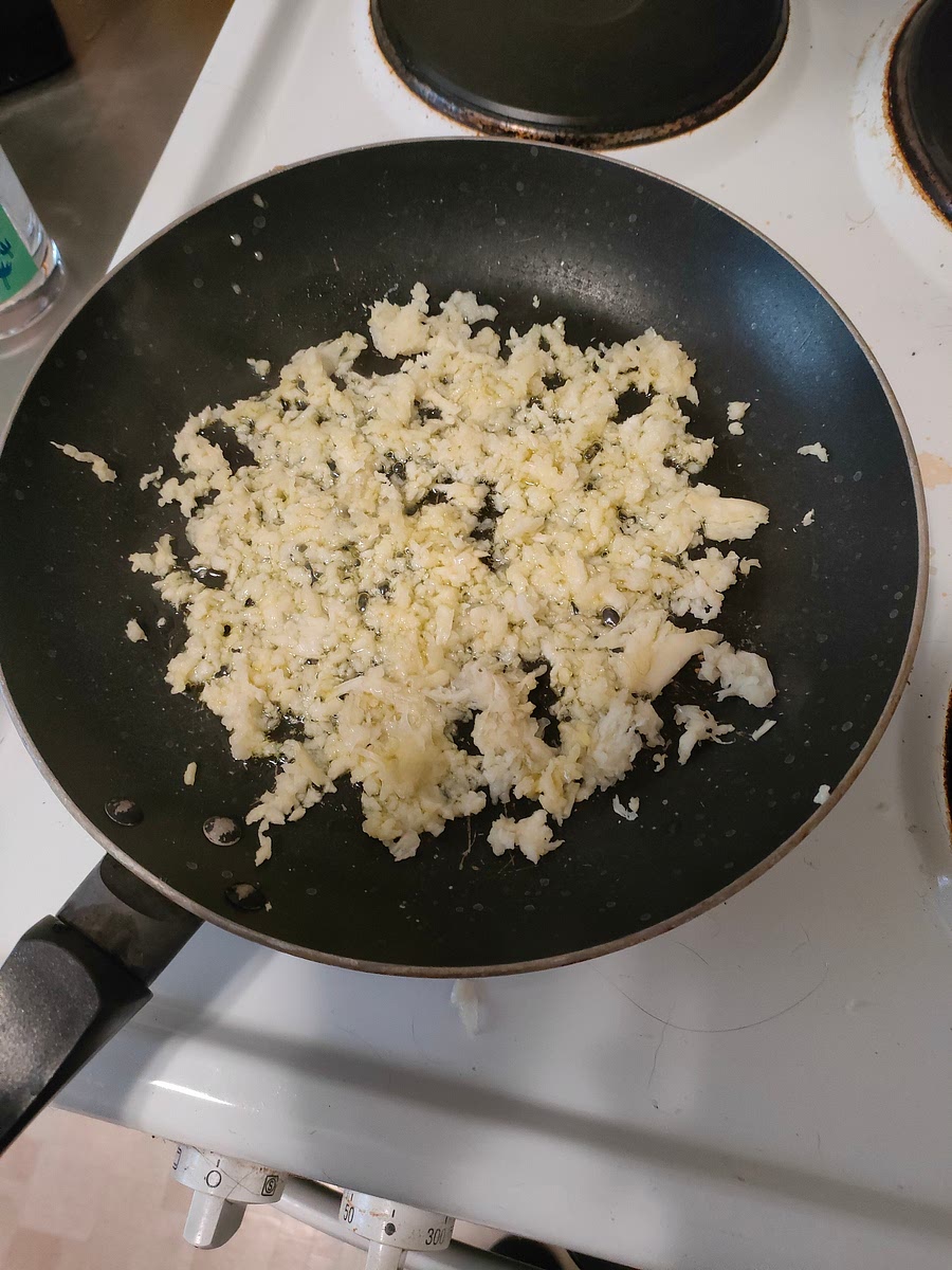 Meanwhile clean garlic, chop it and place on the frying pan.