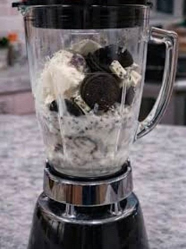 Step 2:
Add milk, sugar, vanilla, crushed oreos and ice into a blender or whatever you use and blend