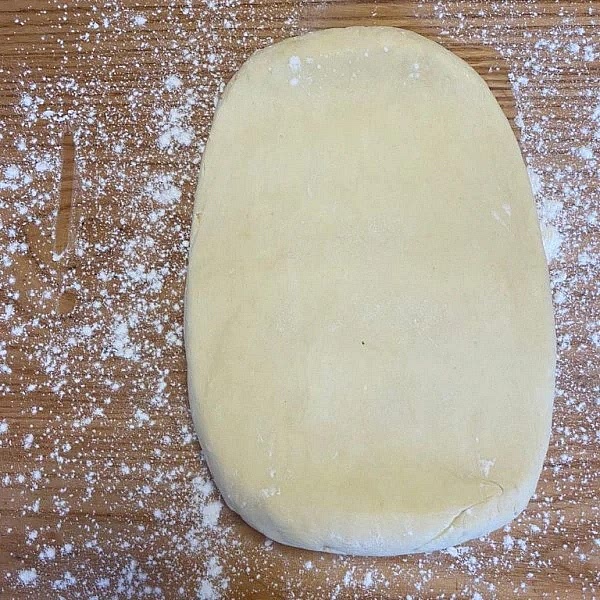 Roll out on a floured board with a floured rollng pin.