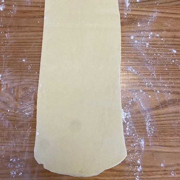 Roll to approx 1/2 cm thickness