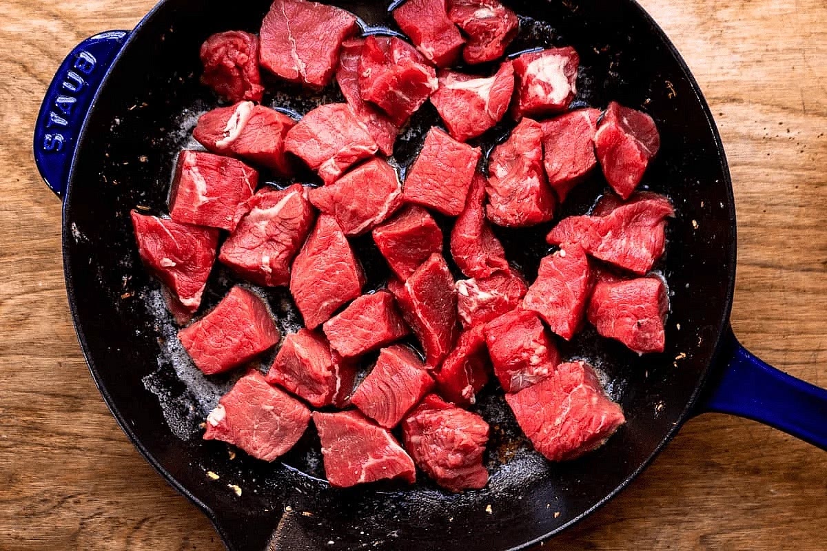 Return the skillet to the stove and increase the heat to high. Add 2 tbsp of butter and stir to melt. Add the steak bites in a single layer and cook for 1 minute. Flip or stir the steak for another 1-2 minutes, or until desired doneness. Remove the skillet from the heat.
Steak internal temperature guide:
For rare steak: 125-130°F
For medium-rare steak: 130-140°F
For medium steak: 140-150°F
For medium-well steak: 150-160°F
For well-done steak: 160-165°F