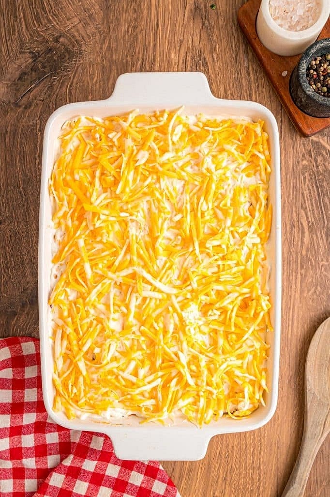 Sprinkle the remaining 1 cup shredded Colby Jack cheese over the top.