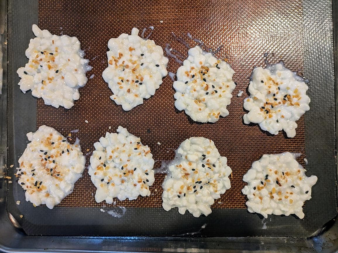 Dollop your cottage cheese onto the prepared pan, making 16 circles of about 14 g (1 tbsp) each. Flatten into a circle, and optionally top with everything bagel seasoning.