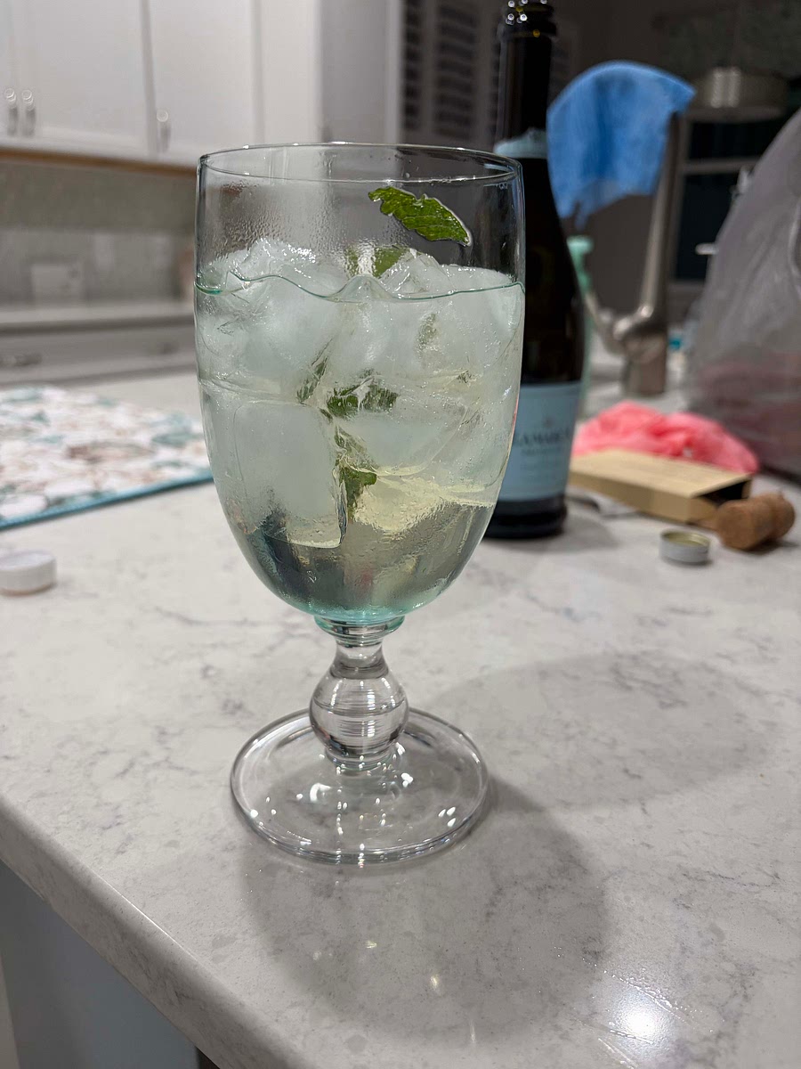 Your 1 glass of Hugo Spritz is ready! Taste, if not sweet enough, add more elderflower syrup.