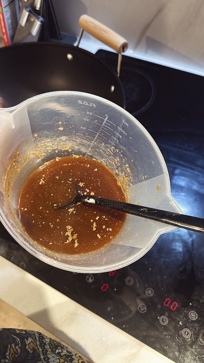 Mix together the beef stock, brown sugar, oyster sauce, light soy sauce, dark soy sauce, cornflour, white pepper and MSG. Stir until smooth and set aside.