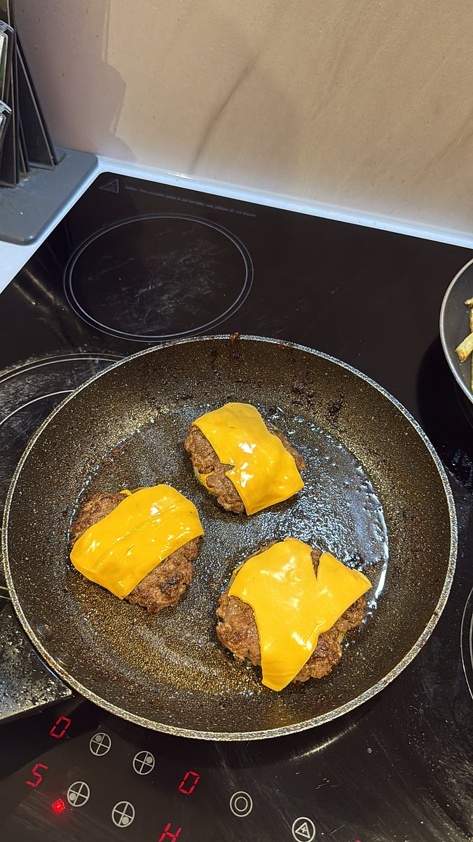 Layer: Onion → cheese → burger → cheese → burger → cheese → onion