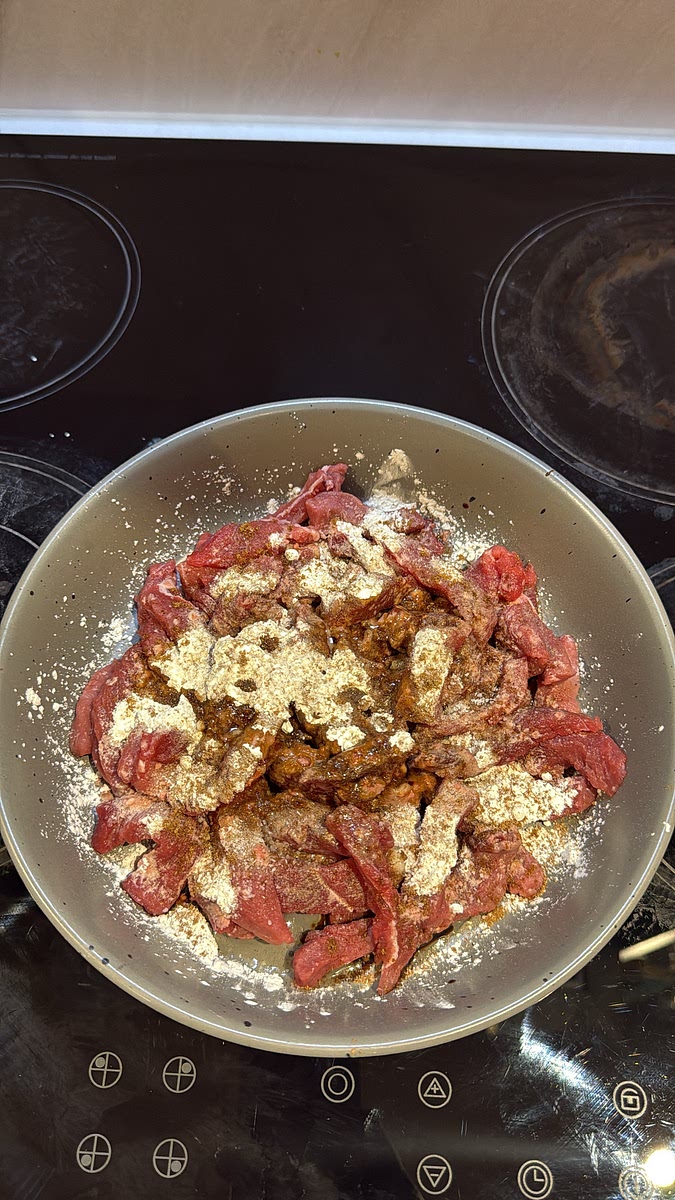 Add the beef to a bowl with the oil, salt, MSG, cornflour, oyster sauce, white pepper, dark soy sauce, Chinese five spice and bicarbonate of soda.