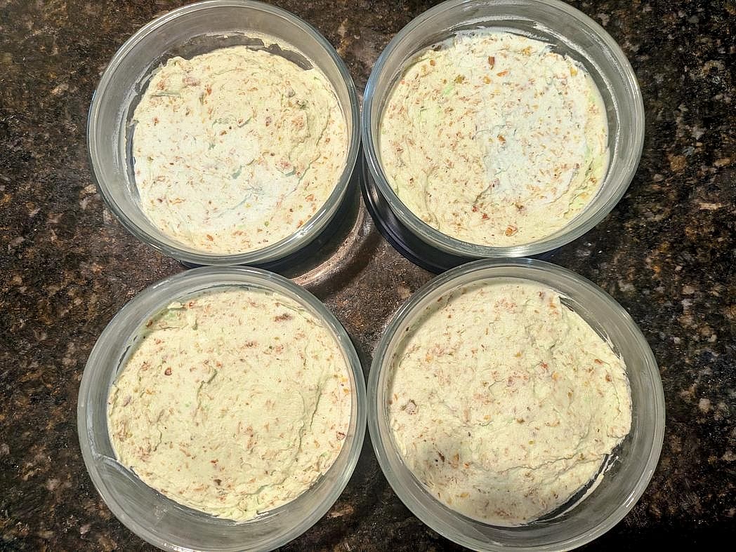 Evenly divide your yogurt mixture into 4 containers, about 255 g (~1 cup) in each.