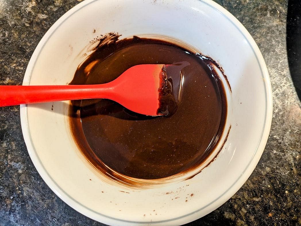 Combine together melted coconut oil, cocoa powder, pure granulated monk fruit, and salt in a small bowl.