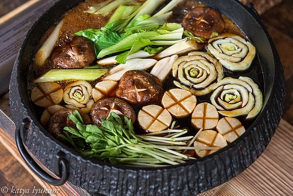 Set a sukiyaki pan on a tabletop burner at the table. Add about a cup of warishita broth and bring it to simmering over medium-low heat.