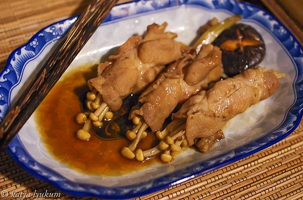 When warishita is boiled off, add more to the pan. Continue cooking, serving, and eating until all the ingredients are used.