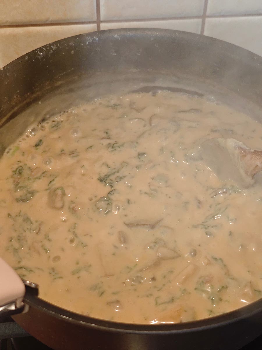 Pour in the reserved pasta water and a little bit of vegetable stock, turn the heat down to low. Season with pepper, salt and wild garlic. Cover with a lid and let simmer gently for 20-ish minutes to ensure the wild boletes (or your mushrooms of choice) are thoroughly cooked and tender.