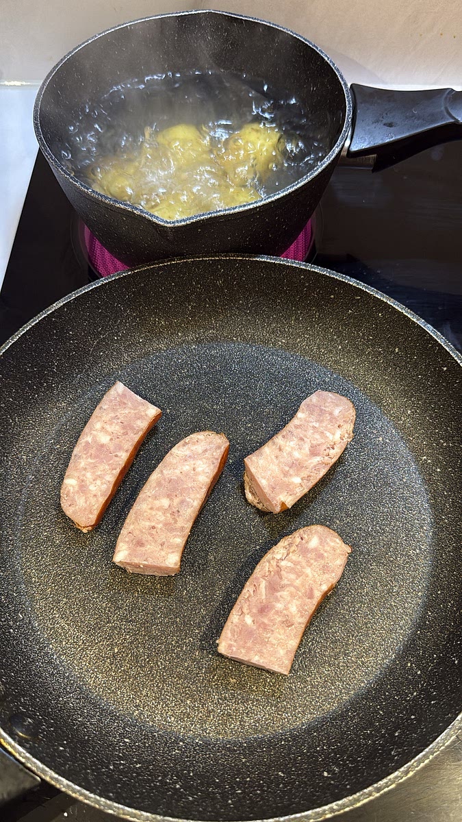 Heat 1 tbsp oil in a frying pan over medium-high heat.