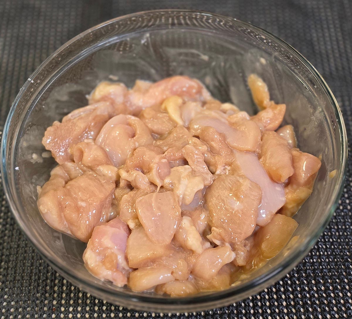 Season lightly with pepper, soy sauce and cornstarch.